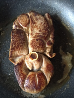 Стейк из окорока северного оленя на кости 400-800 гр