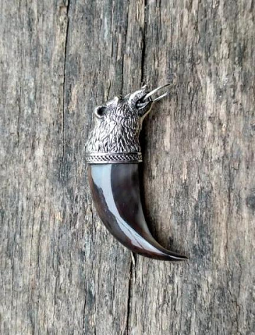 Фото Коготь медведя с головой из металла